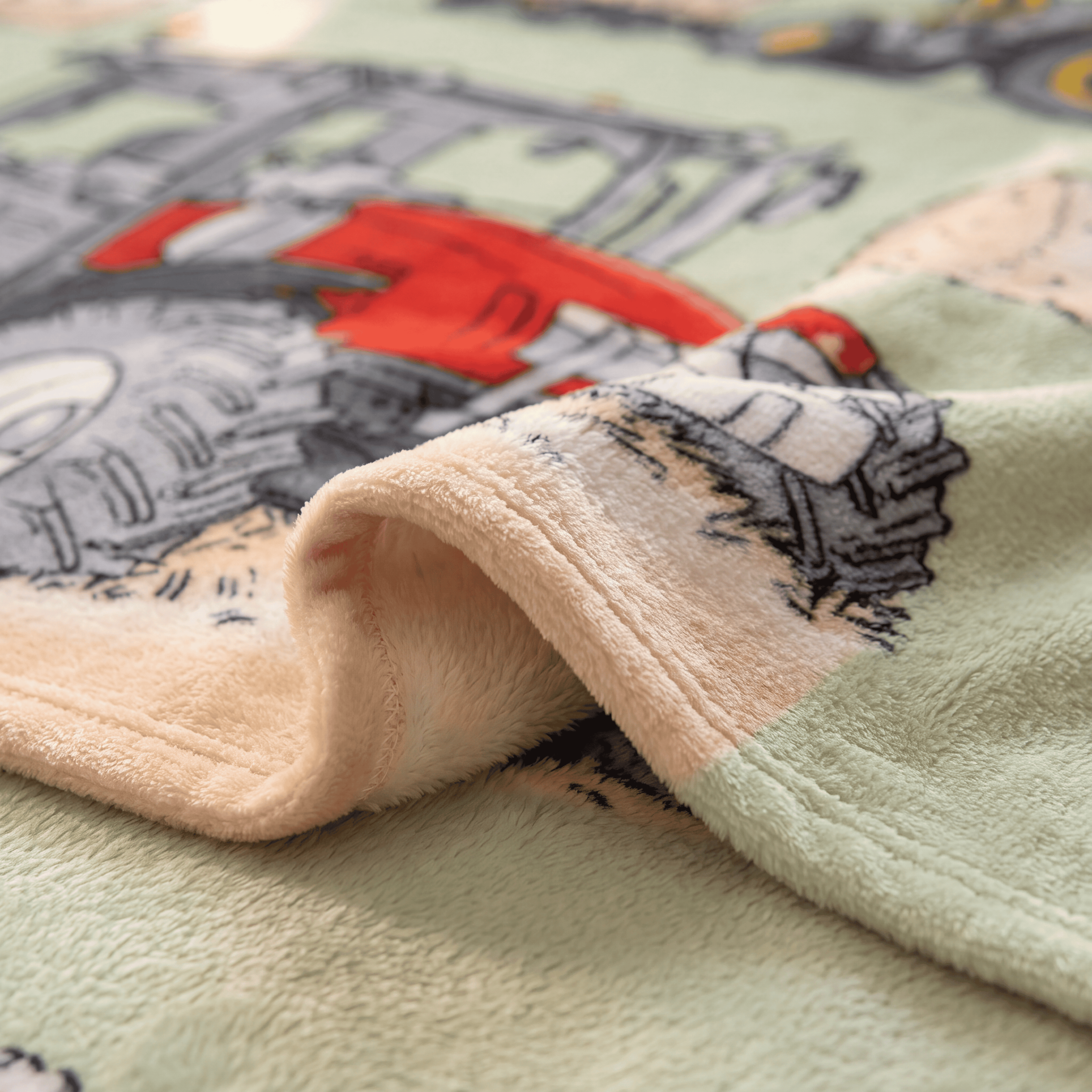 Detailaufnahme des weichen Fleece der Traktor-Decke