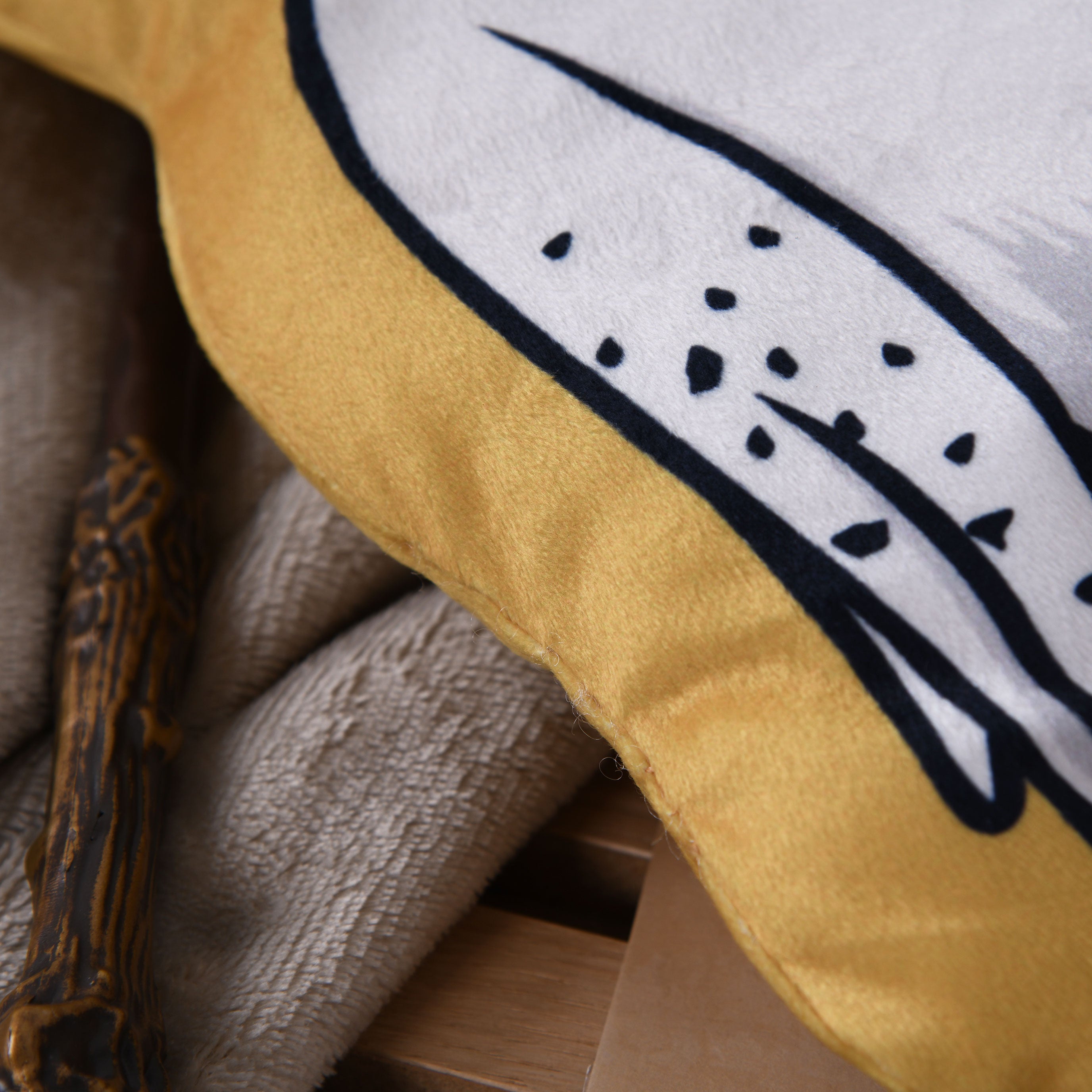 Harry Potter Kuschelkissen Hedwig aus Soft Velboa, Detailansicht