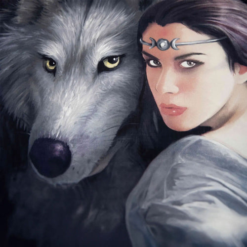 Nahaufnahme des Anne Stokes Artworks Frau mit Wolf