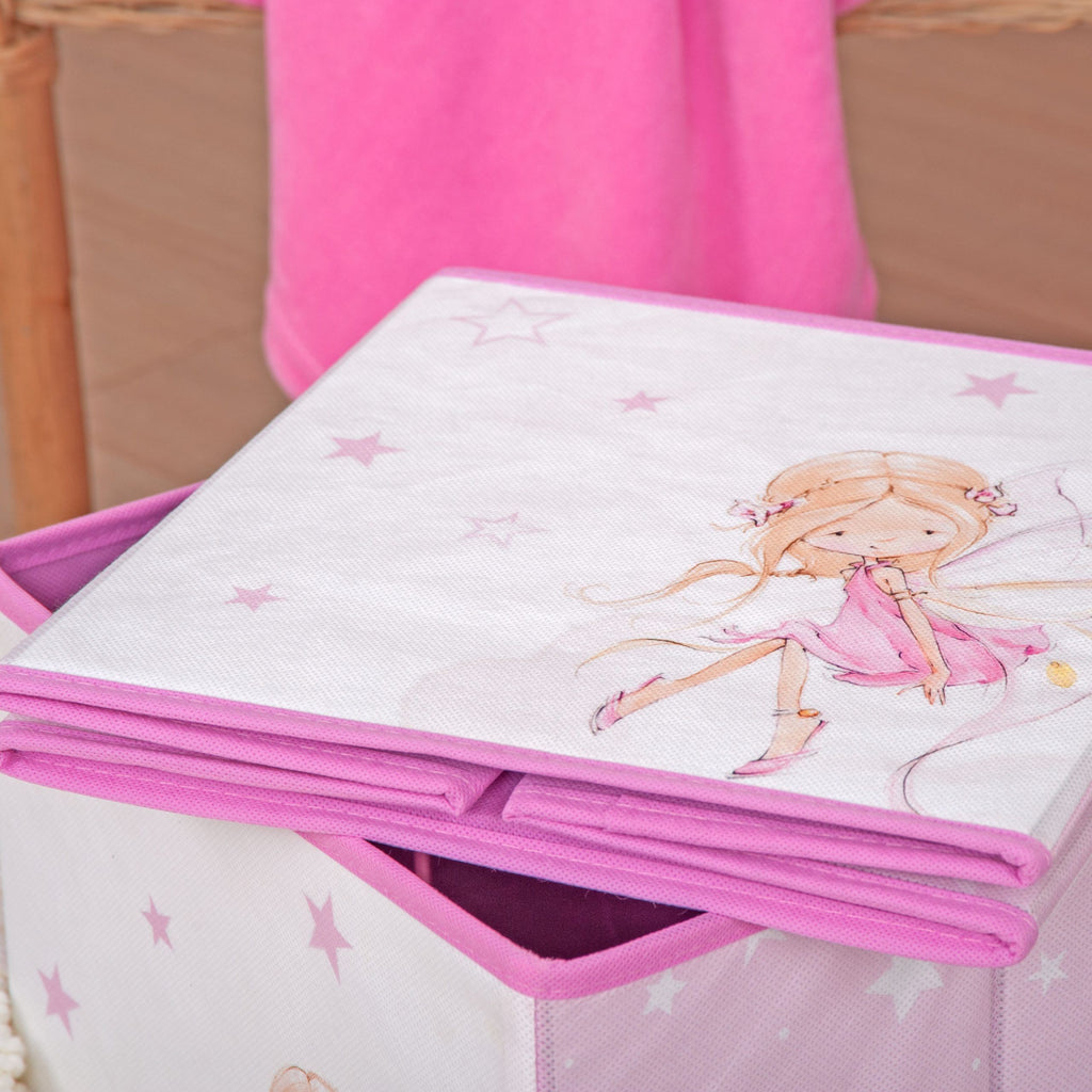Flach gefaltete Aufbewahrungsbox ‘Little Fairy’ mit Fee in Nahaufnahme