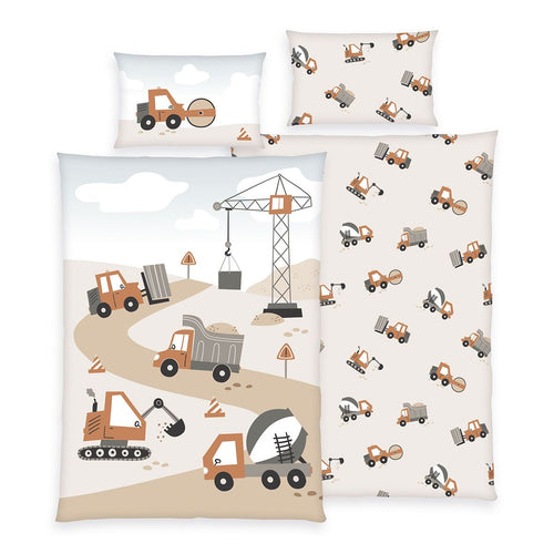 babybest Bettwäsche-Set ‘Baustelle’ 100 x 135 cm: Bettbezug creme mit Kran, Bagger, Kipplaster und Betonmischer, Wendeseite mit Fahrzeug-Allover, Kissen 40 x 60 cm mit Walze