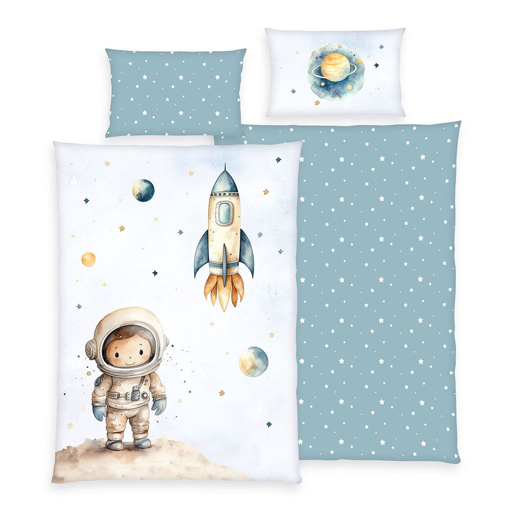 babybest Bettwäsche-Set ‘Kleiner Astronaut’ 100 x 135 cm: Bettbezug weiß mit Astronaut, Rakete und Planeten, Wendeseite blau mit Sternen, Kissen 40 x 60 cm mit Planet