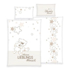 babybest Bettwäsche-Set ‘Kleiner Lieblingsmensch’ Beige 100 x 135 cm: Bettbezug weiß mit Sternen, Bär und Lamm und Schriftzug „Kleiner Lieblingsmensch“, Wendeseite weiß mit Sternen, Kissenbezug 40 x 60 cm mit Vorder- und Rückseite