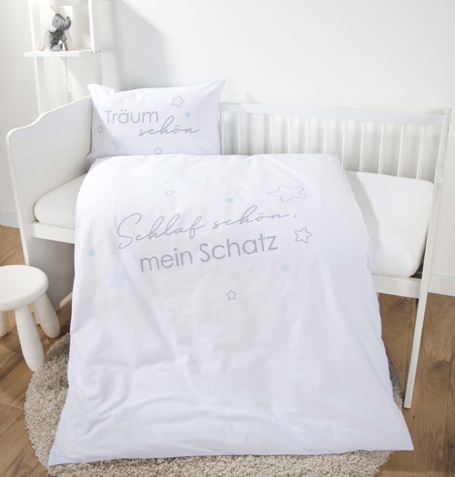 Gitterbett mit der babybest Bettwäsche ‘Kleiner Schatz’ in Blau