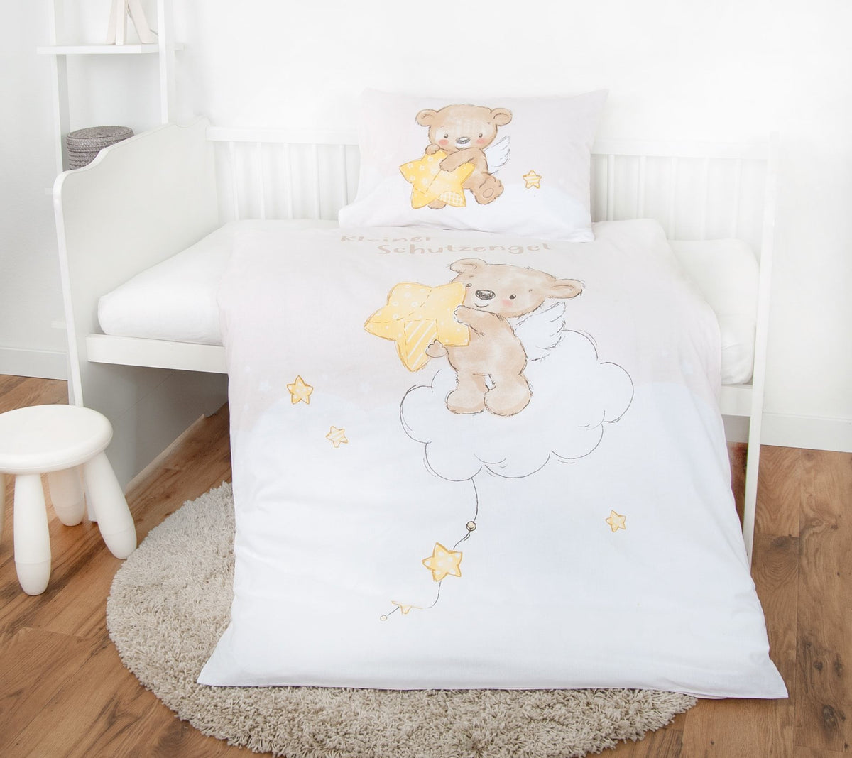 babybest Bettwäsche ‘Kleiner Schutzengel’ im weißen Gitterbett