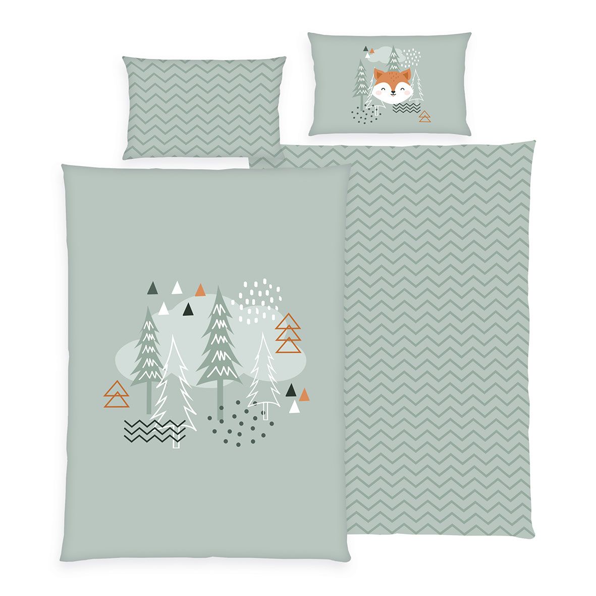 babybest Bettwäsche-Set ‘Nordic Forest’ 100 x 135 cm: Bettbezug graugrün mit Tannen und Dreiecken, Wendeseite mit Zickzack-Muster, Kissen 40 x 60 cm mit Fuchs
