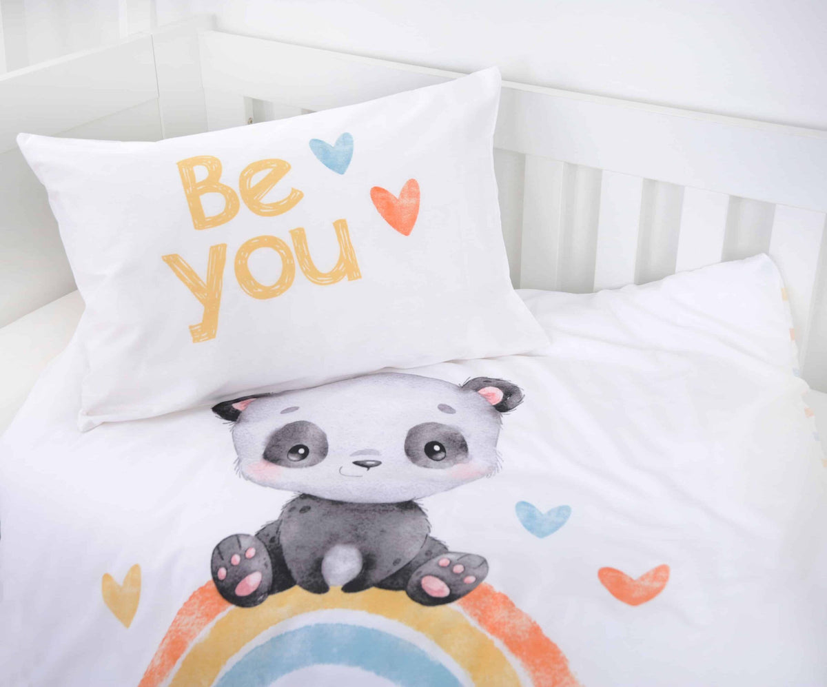 Kissen „Be you“ und Panda auf dem Regenbogen, Bettwäsche ‘Regenbogen Panda’