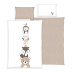 babybest Bettwäsche-Set ‘Woodland Crew’ 100 x 135 cm: Bettbezug weiß mit gestapelten Waldtieren und Vogel, Wendeseite beige mit Punkten, Kissen 40 x 60 cm