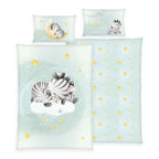 babybest Bettwäsche-Set ‘Zebra’ 100 x 135 cm: Bettbezug mint mit schlafendem Zebra auf der Wolke, Wendeseite mint mit gelben Sternen, Kissen 40 x 60 cm mit Zebra auf dem Mond