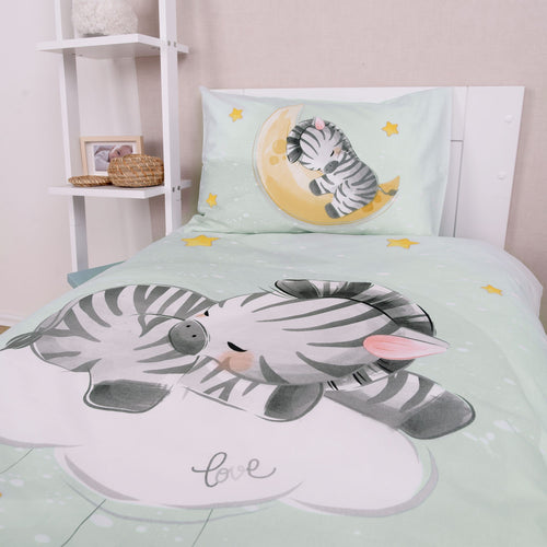 babybest Bettwäsche ‘Zebra’ von oben, Zebra auf der Wolke und Kissen mit Zebra auf dem Mond