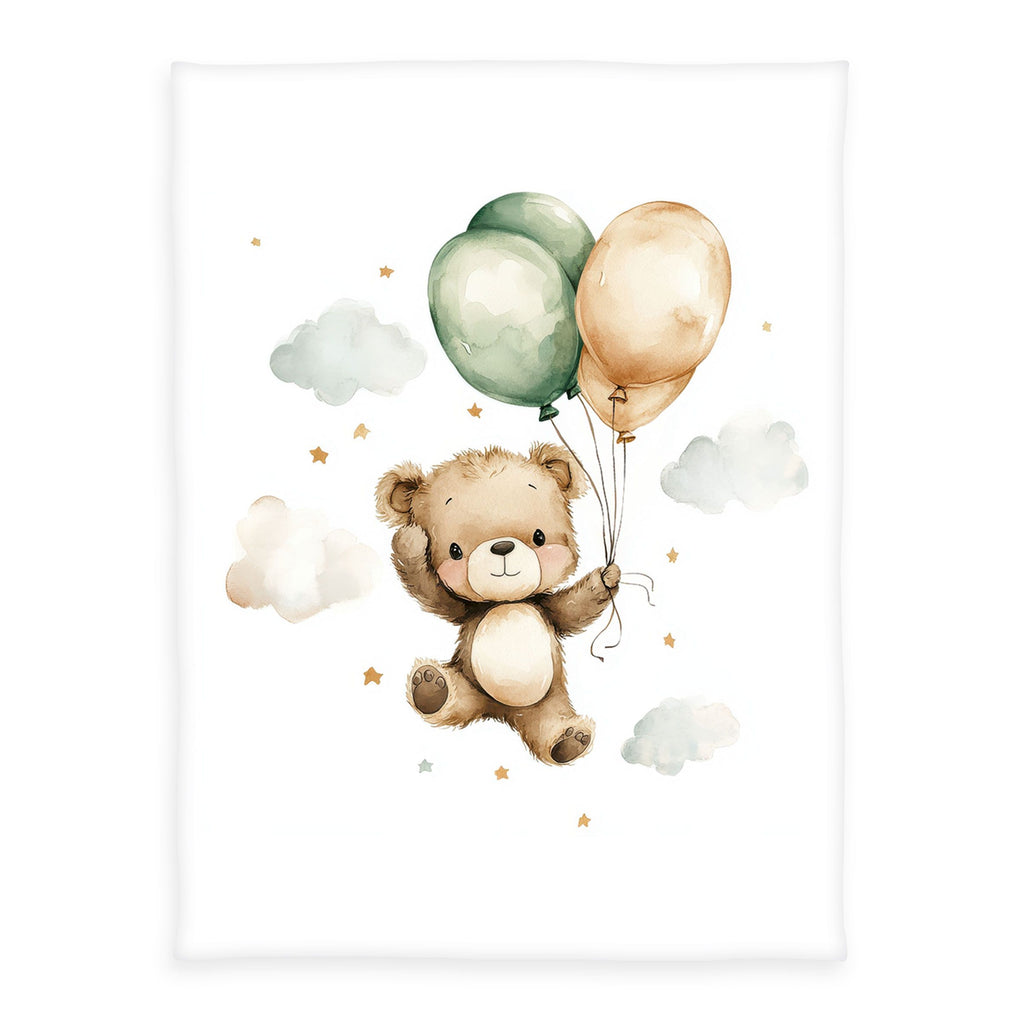 babybest Kuscheldecke ‘Ballon Teddy’ 75 x 100 cm: Teddy mit grünen und beigefarbenen Ballons zwischen Wolken auf Weiß