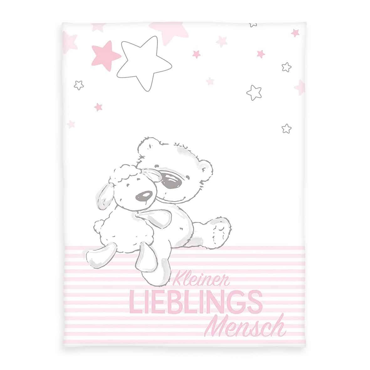 Kuscheldecke ‘Kleiner Lieblingsmensch’ in Rosa 75 x 100 cm: Teddy mit Schäfchen unter rosa Sternen, Schriftzug auf rosa Streifen