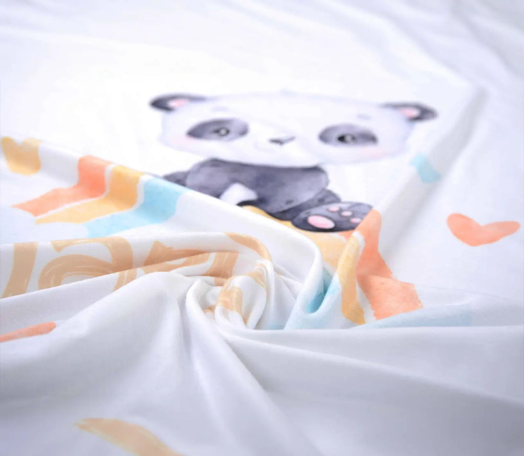 Nahaufnahme des Pandas auf dem Regenbogen