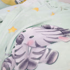 Nahaufnahme des Zebras mit gelbem Stern auf der Kuscheldecke