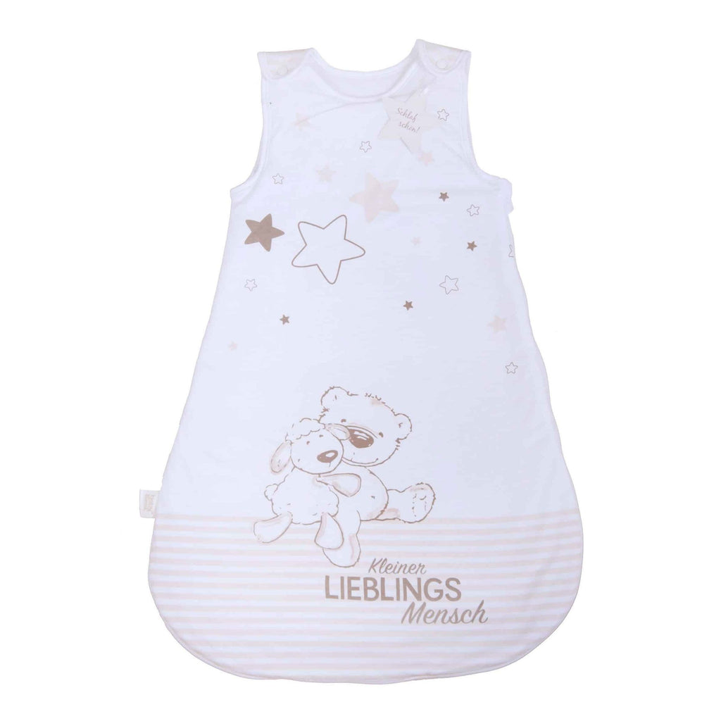 Vorderseite des Schlafsacks ‘Kleiner Lieblingsmensch Beige’ mit Teddy, Schäfchen und Sternen