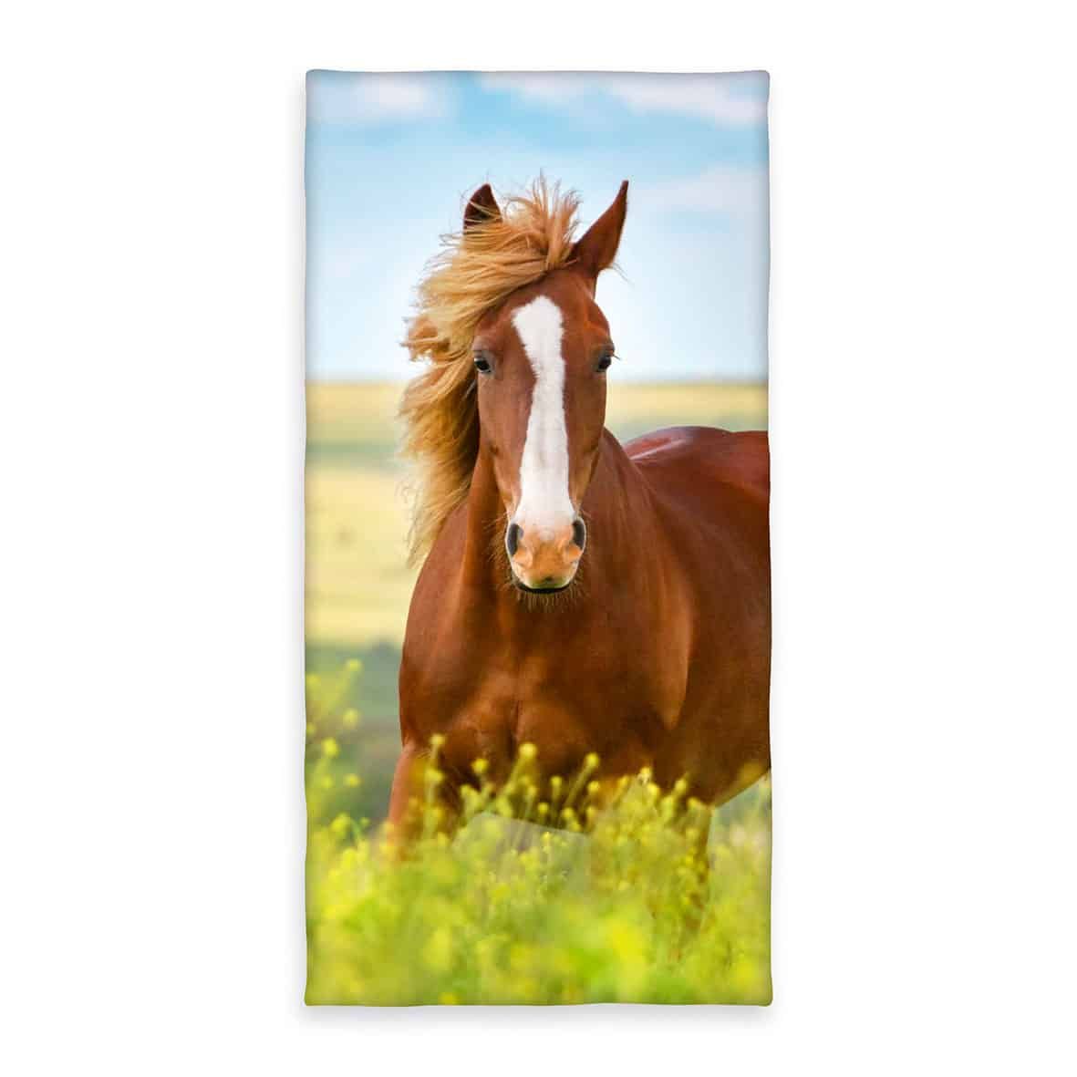 Young Collection Badetuch ‘Pferd’ 75 x 150 cm mit fotorealistischem Pferdemotiv auf Sommerwiese