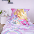 Kissen mit Barbie-Porträt auf der Wolken-Wendeseite der Barbie Bettwäsche ‘Rainbow’