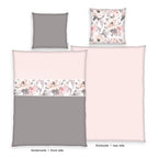 Bench Bettwäsche-Set ‘Blumen’: Vorderseite zartrosa und grau mit Rosen-Band und Bench-Logo, Rückseite zartrosa, Kissen 80 x 80 cm grau mit Blumen-Rückseite