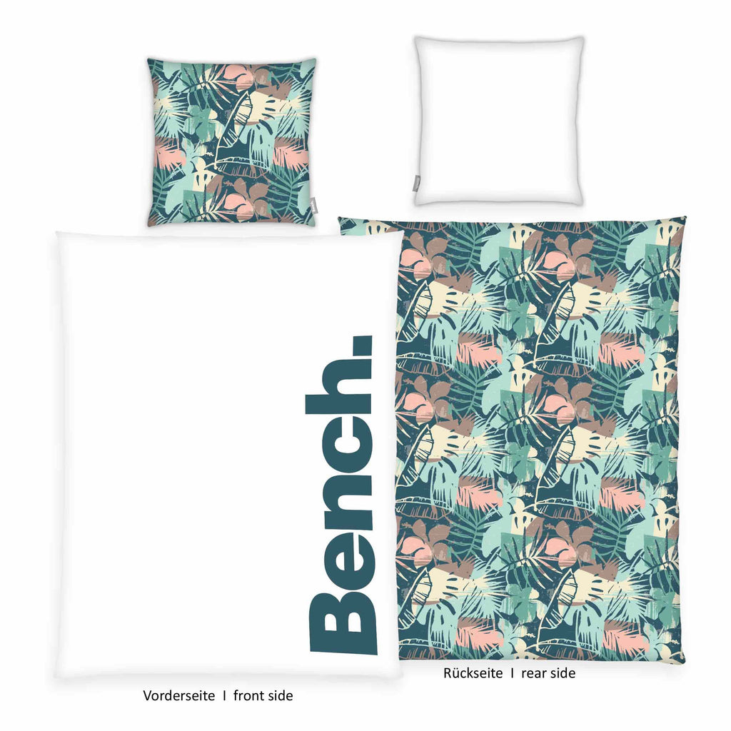 Bench Bettwäsche-Set ‘Hawaii’: Vorderseite weiß mit petrolfarbenem Bench-Logo, Rückseite mit tropischen Blättern in Petrol, Mint und Rosé, Kissen 80 x 80 cm