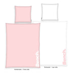 Bench Bettwäsche-Set ‘Hellrosa’: Vorderseite zartrosa mit weißem Bench-Logo, Rückseite weiß mit rosa Logo, Kissen 80 x 80 cm