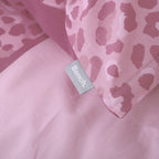 Gewebtes Bench-Label am Kissenbezug ‘Leo’ mit Leopardenmuster