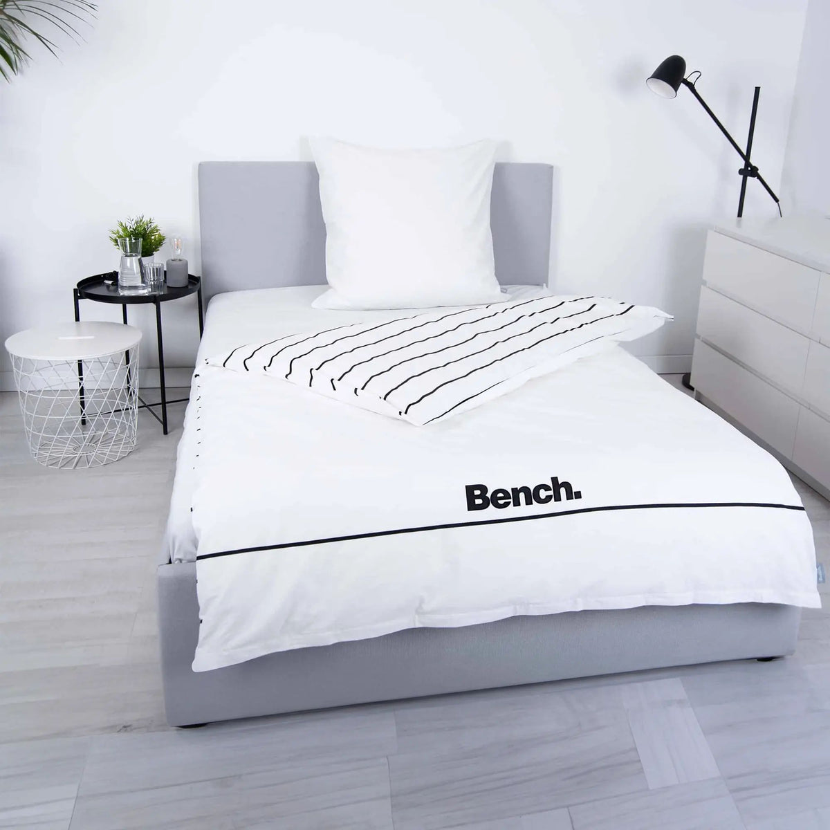 Bench Bettwäsche ‘Weiß/Gestreift’ mit umgeschlagener gestreifter Rückseite