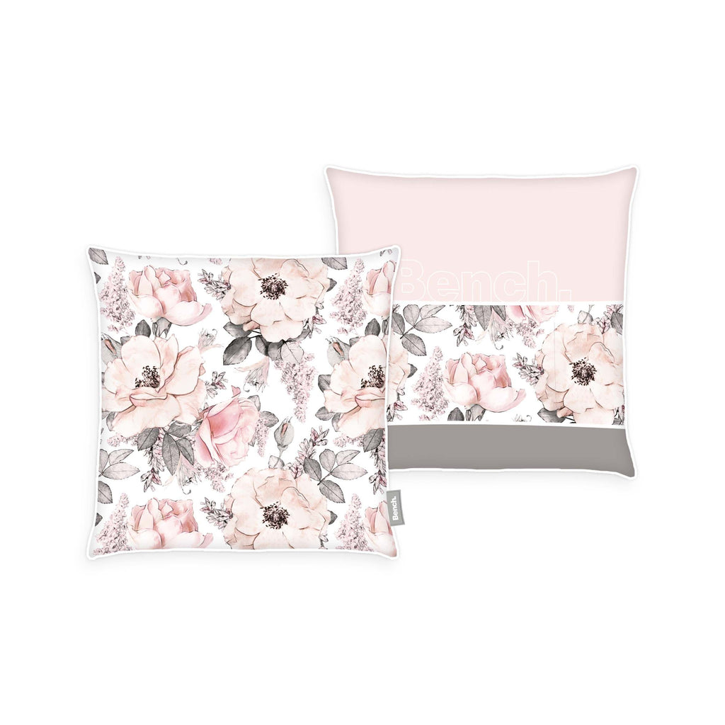 Bench Kissenhülle im Design Blumen: Vorderseite mit Aquarellrosen, Rückseite mit Rosenband zwischen Zartrosa und Grau