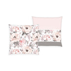 Bench Kissenhülle im Design Blumen: Vorderseite mit Aquarellrosen, Rückseite mit Rosenband zwischen Zartrosa und Grau