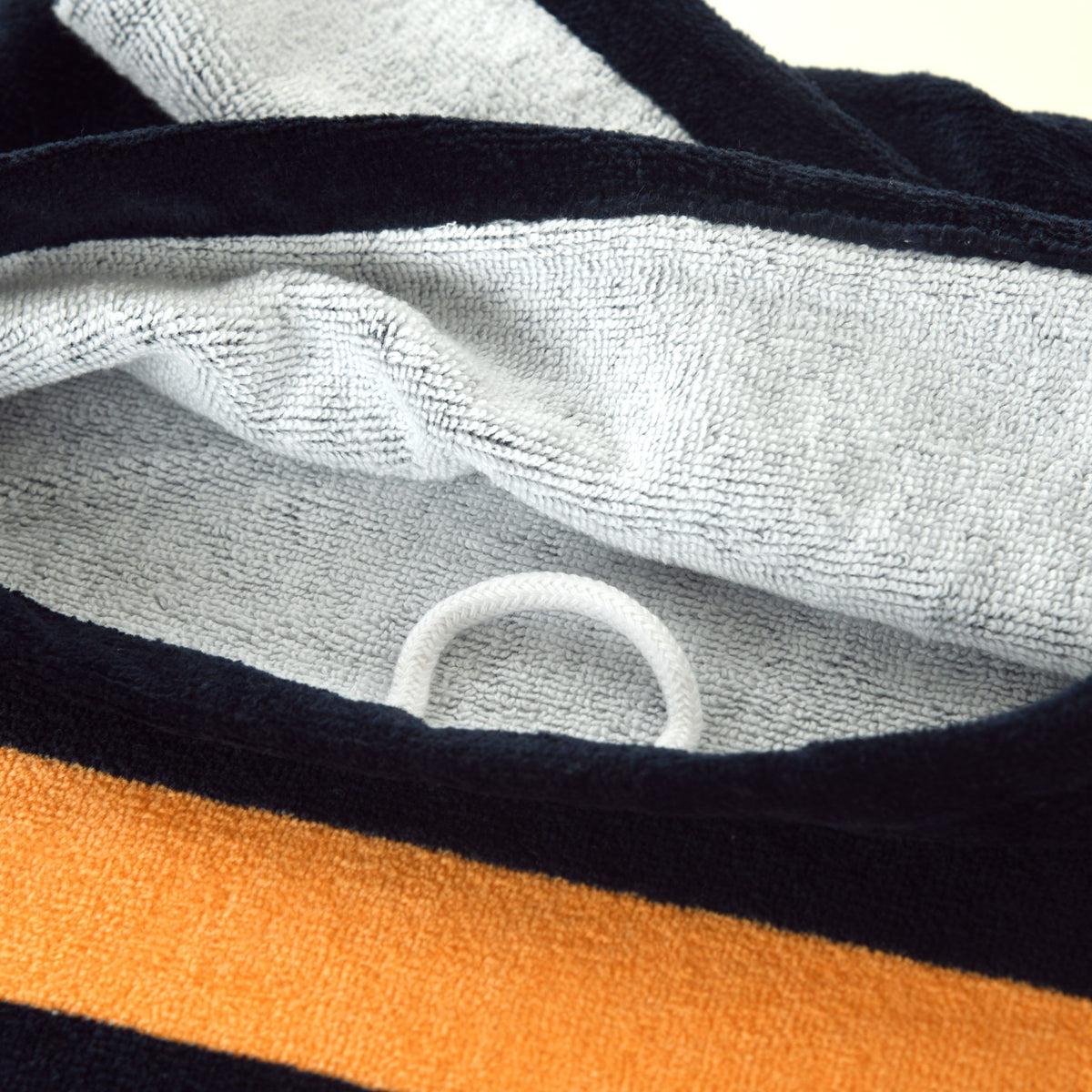 Aufhängeschlaufe am Saunatuch ‘Logo Navy’