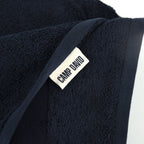 Weißes CAMP DAVID Label an der Kante des Saunatuchs