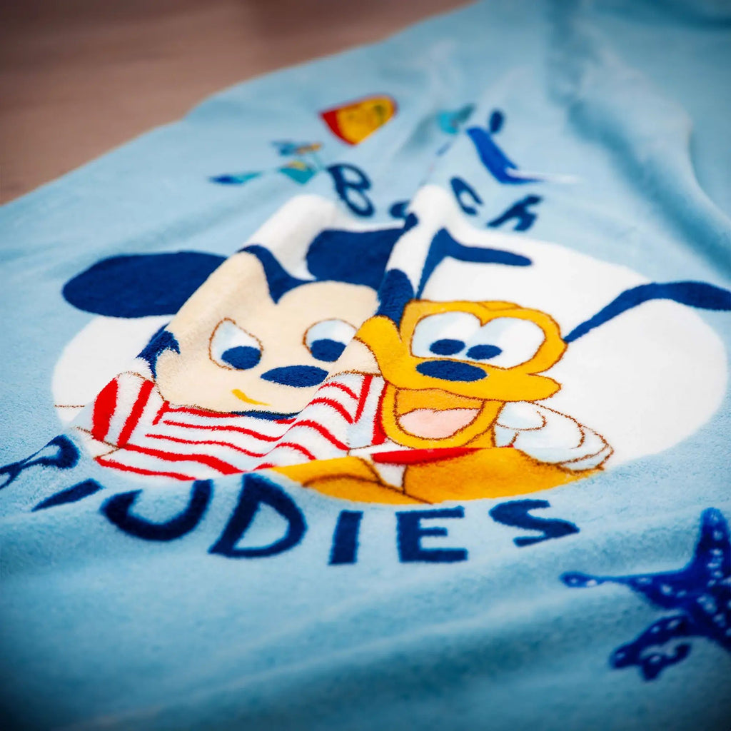 Nahaufnahme von Baby-Mickey und Pluto auf der Babydecke