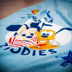 Nahaufnahme von Baby-Mickey und Pluto auf der Babydecke