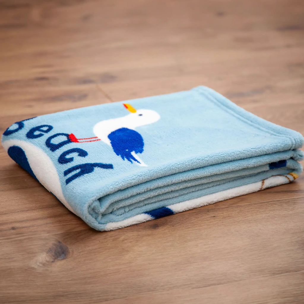 Zusammengelegte Babydecke ‘Beach Buddies’ mit Möwe und Schriftzug
