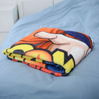 Zusammengelegte Dragonball Kuscheldecke auf dem Bett