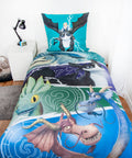 Bett im Kinderzimmer mit der Dragons Bettwäsche ‘Die 9 Welten’ und dem Kissen mit Drachenreiter
