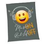Emot!x Kuscheldecke ‘Music’ 150 x 200 cm: Smiley mit Kopfhörern und „Music ON, Real Life OFF“ auf Dunkelgrau