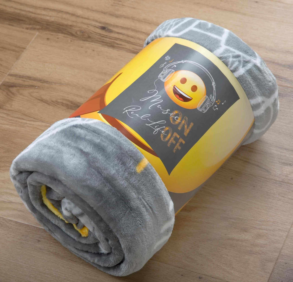 Aufgerollte Emot!x Kuscheldecke mit Banderole
