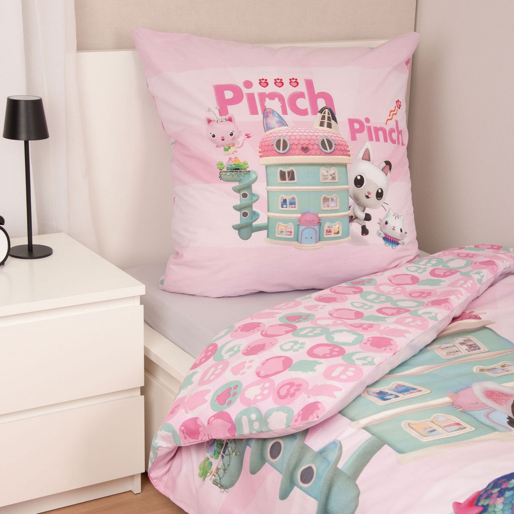 Kissen mit dem Puppenhaus und zwei Katzen, Gabby's Dollhouse Bettwäsche ‘Pink Dreams’