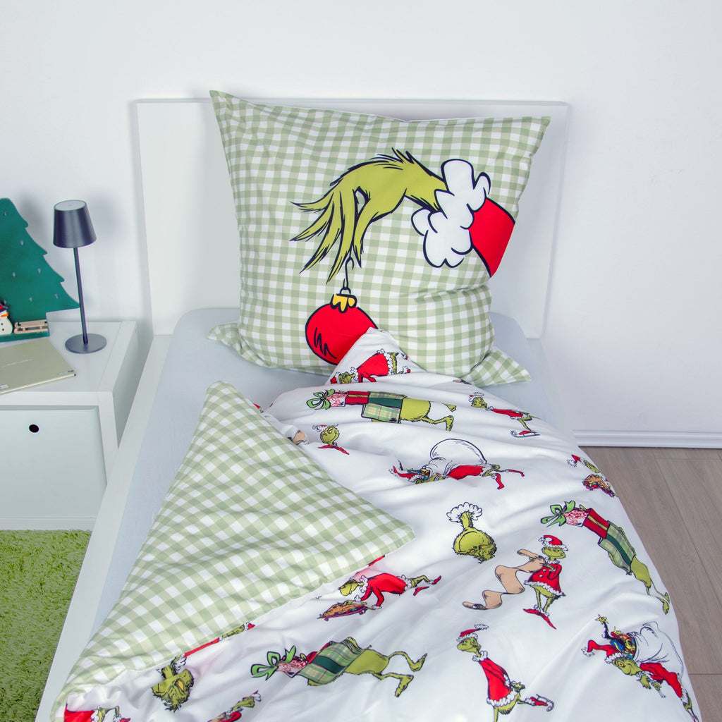 Wendeseite der Grinch Winterbettwäsche: grün-weißes Karo mit Grinch-Hand und roter Christbaumkugel