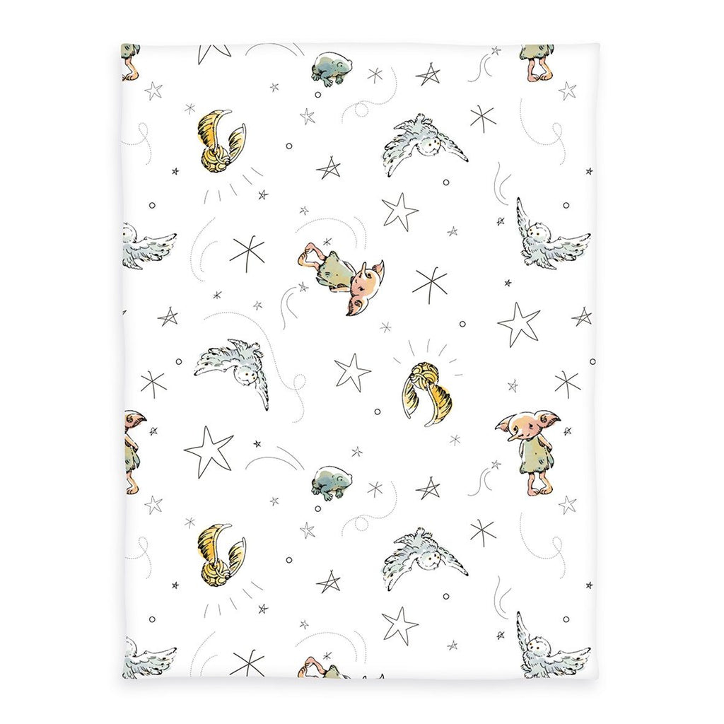 Harry Potter Babydecke Wizard in Training Motiv mit Dobby, Hedwig und Goldenem Schnatz auf Weiß