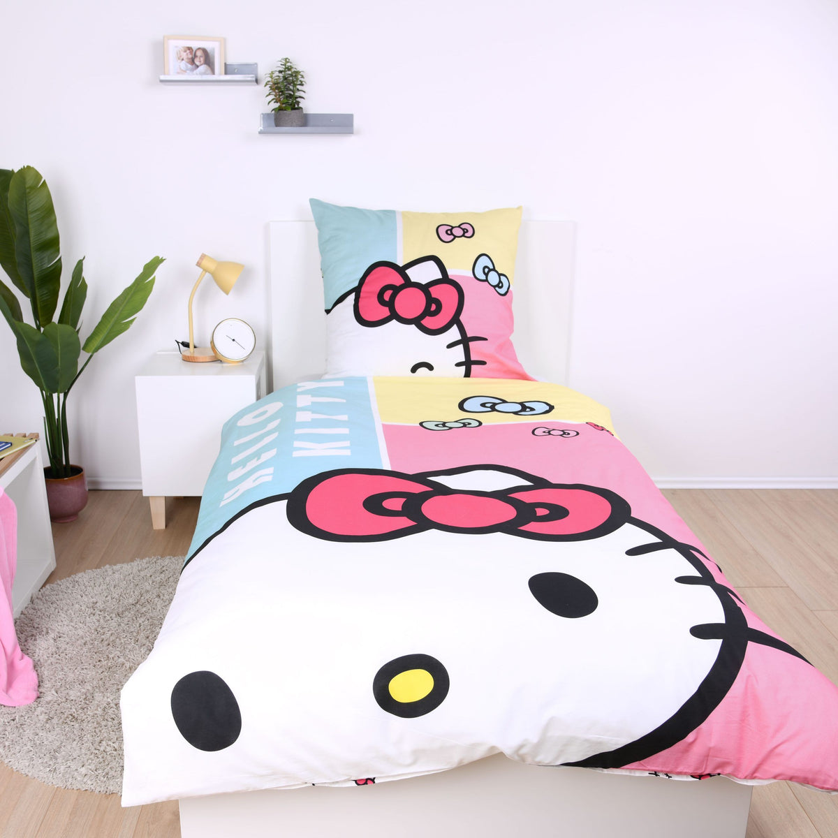 Hello Kitty Bettwäsche ‘Sweet Dreams’ auf einem Einzelbett im Kinderzimmer