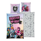 Monster High Bettwäsche-Set ‘Classic’ 135 x 200 cm: Bettbezug mit der Clique auf Rosa-Lila, Wendeseite hellgrau gemustert, Kissen 80 x 80 cm mit Wappen