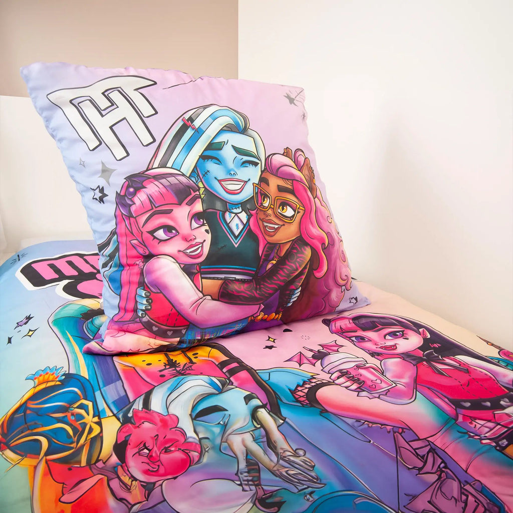 Monster High Bettwäsche ‘Classic’ auf einem Einzelbett mit Kissen