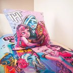 Monster High Bettwäsche ‘Classic’ auf einem Einzelbett mit Kissen