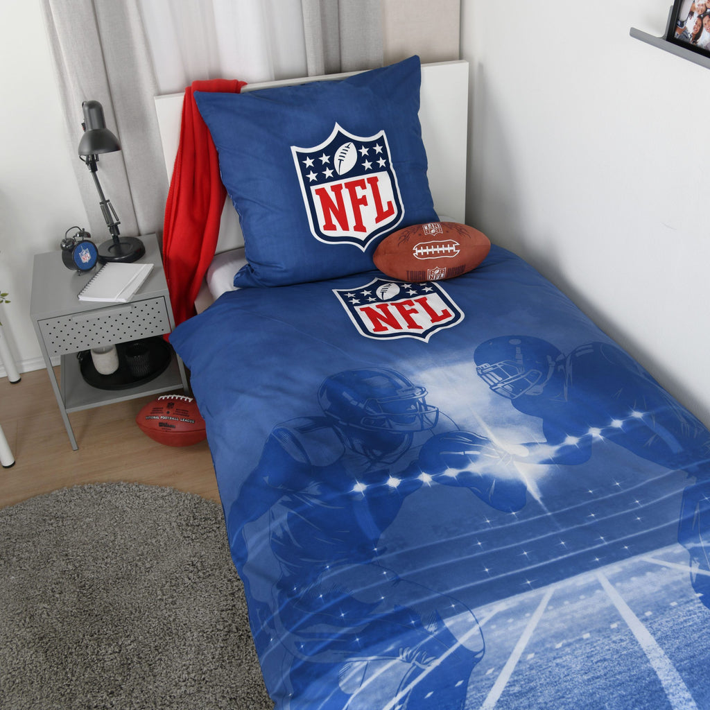 NFL Bettwäsche ‘Game Time’ auf einem Einzelbett mit Football