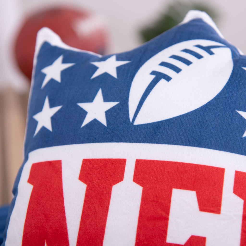 Nahaufnahme von Sternen, Football und NFL-Schriftzug auf dem Soft Velboa
