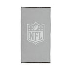 NFL Handtuch ‘Carved’ in Grau 80 x 150 cm: NFL-Shield Ton in Ton, schwarze Kante an den Enden