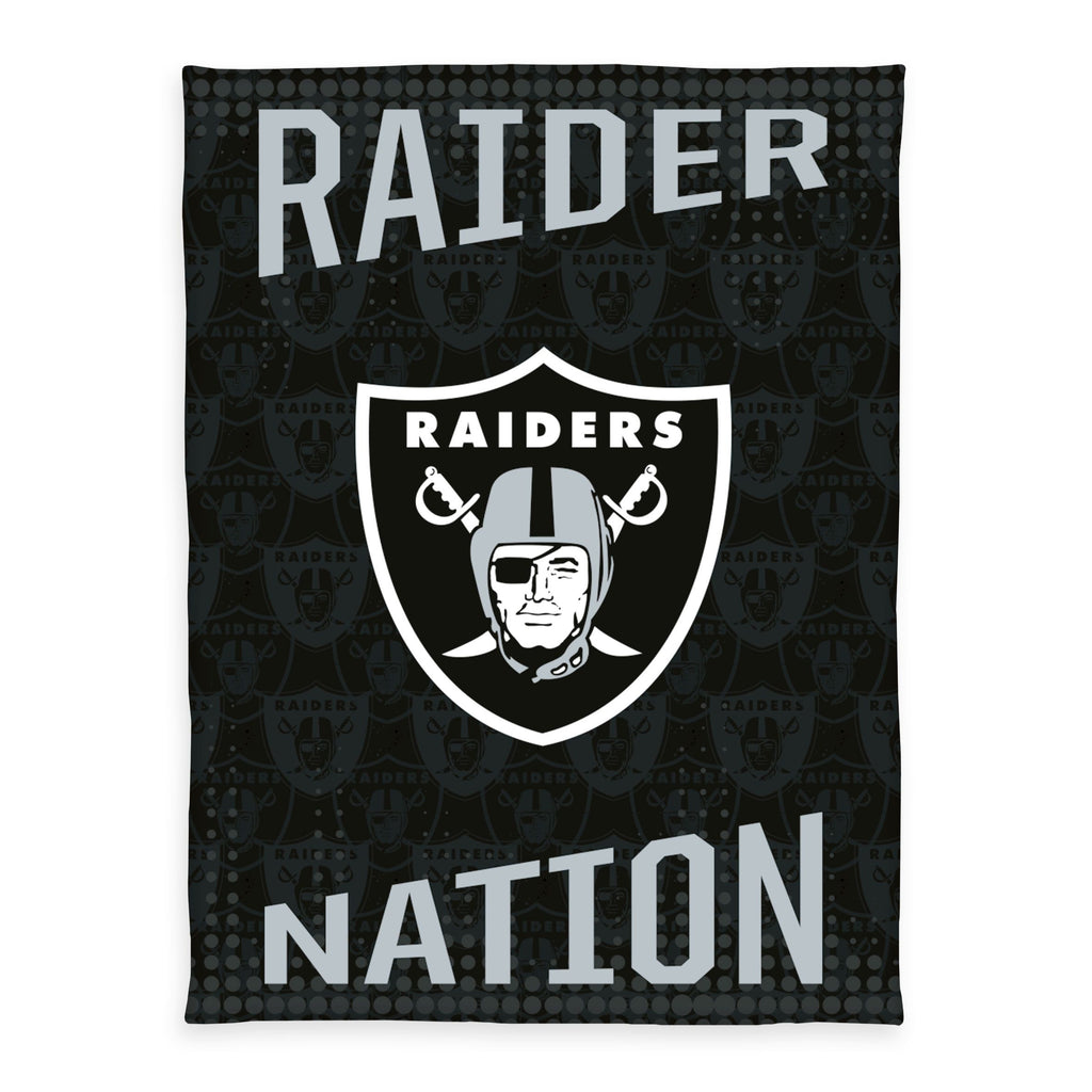 NFL Kuscheldecke ‘Raiders’ 150 x 200 cm: Raiders-Schild mit „RAIDER NATION“ auf Schwarz