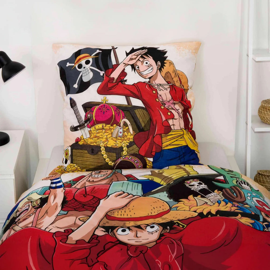 Kissen der One Piece Bettwäsche ‘Ruffy’ mit Ruffy, Schatztruhe und Piratenflagge
