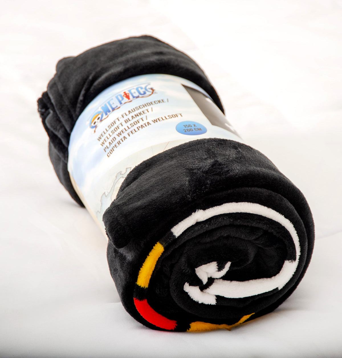 Aufgerollte One Piece Kuscheldecke mit Banderole